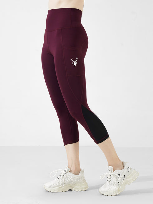 Trifecta Pocket Capri Legging in Burgundy