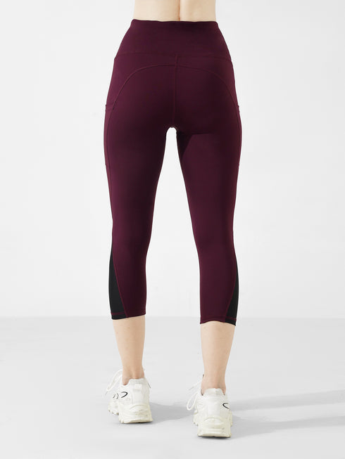 Trifecta Pocket Capri Legging in Burgundy