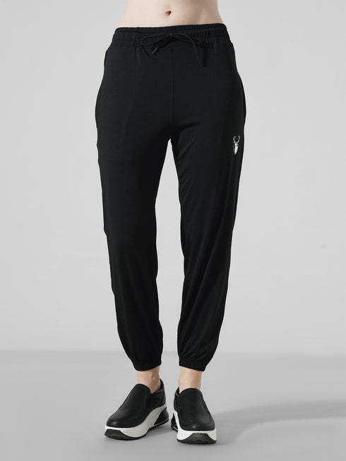 Leera Stretchable Joggers in black