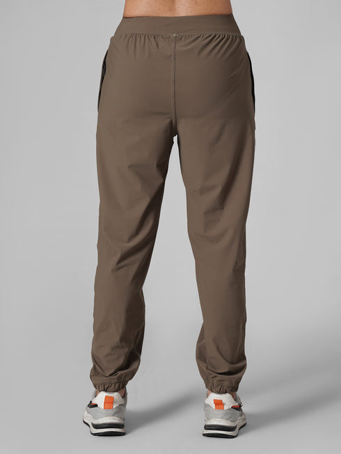 Apex Stretch Technical Joggers in Dust Brown