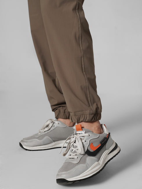 Apex Stretch Technical Joggers in Dust Brown