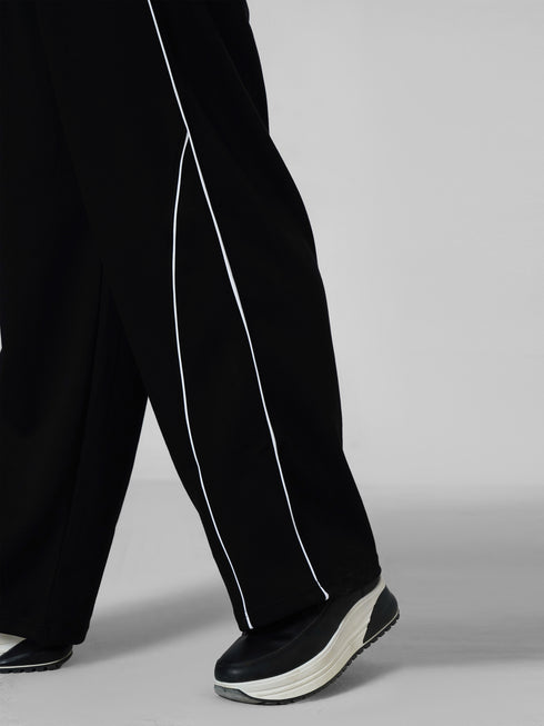 Leera Glide Joggers in Black