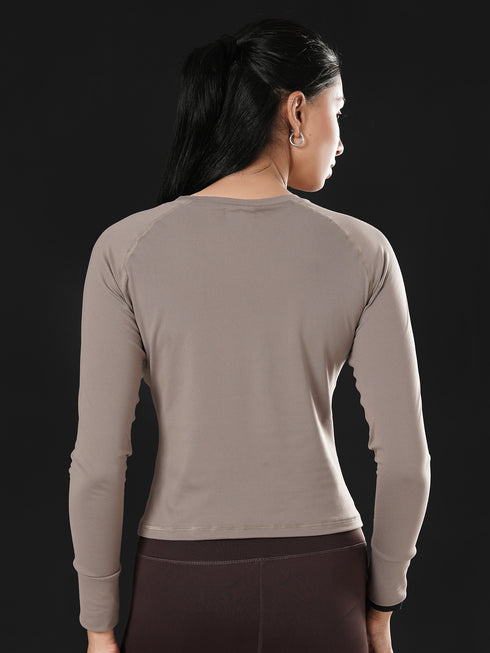 Leera Performance Fitted Tee in Dust brown