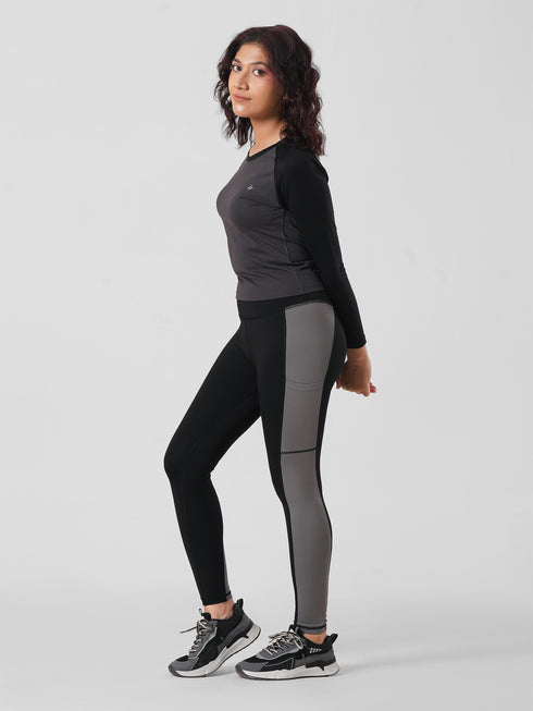 Two Pointer Legging in Black