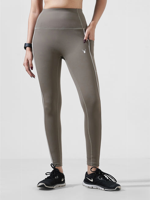 Dust Brown Motion Pocket Legging in Cloud Compression