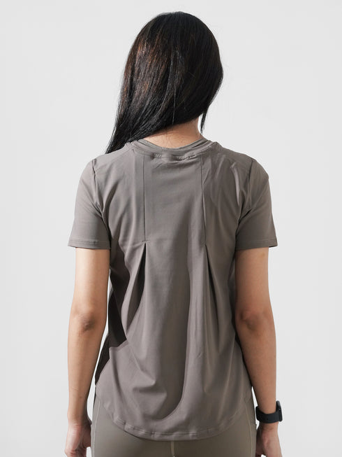 Leera Motion Pleat Performance Tee in Dust Brown