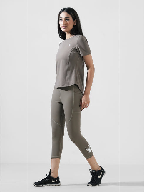 Traction Dust Brown Pocket Capri Legging in Cloud Compression