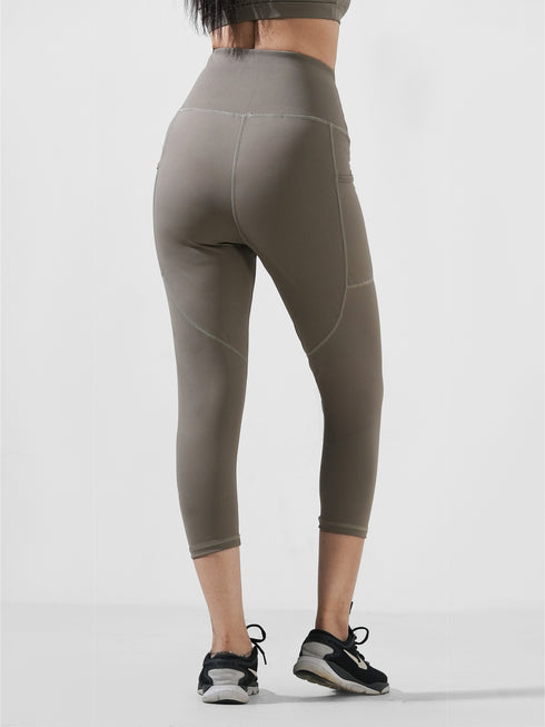 Traction Dust Brown Pocket Capri Legging in Cloud Compression