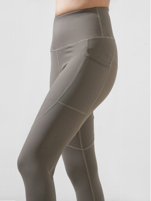 Traction Dust Brown Pocket Capri Legging in Cloud Compression