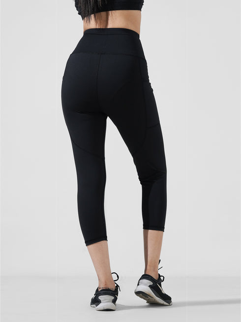 Traction Black Pocket Capri Legging in Cloud Compression