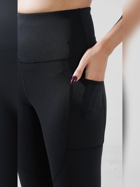 Traction Black Pocket Capri Legging in Cloud Compression
