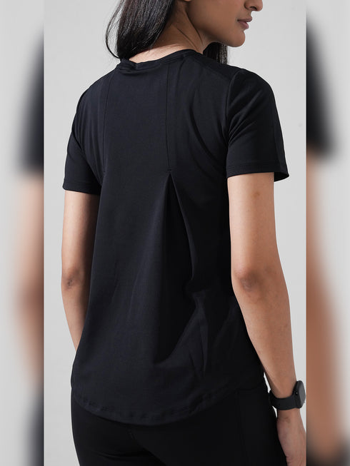 Leera Motion Pleat Performance Tee in Black