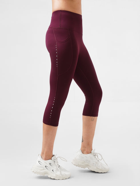 Leera Cropped Capri Pocket Legging in Maroon