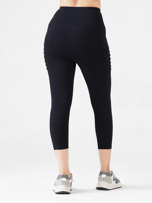 Dots Pocket Capri Legging in Black