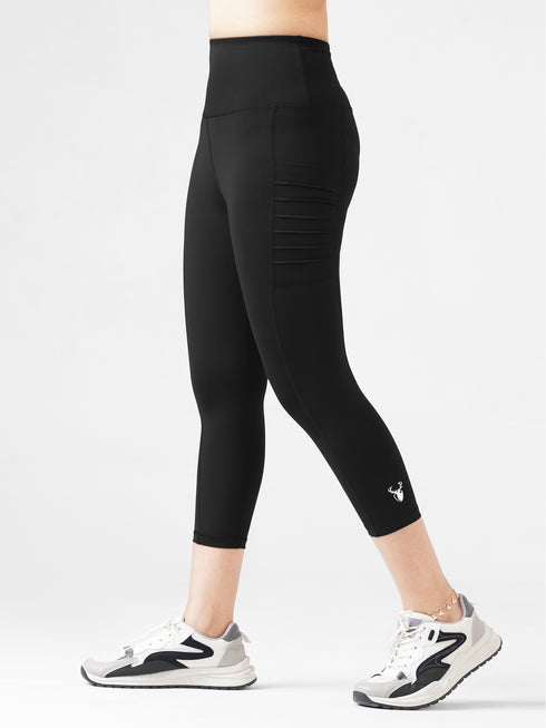 Dots Pocket Capri Legging in Black