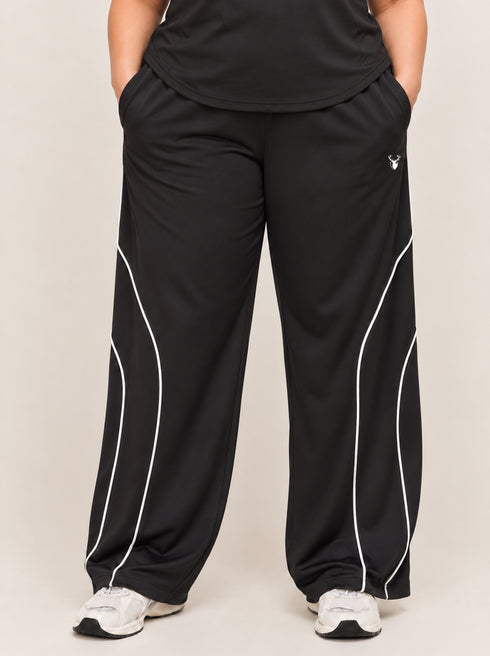 AeroArc Wide-Leg Lightweight Joggers in Black ( PLUS SIZE )
