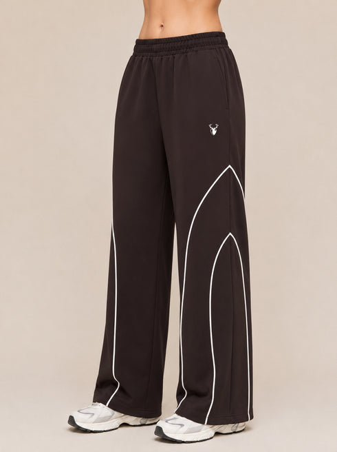 AeroArc Wide-Leg Lightweight Joggers in Brown