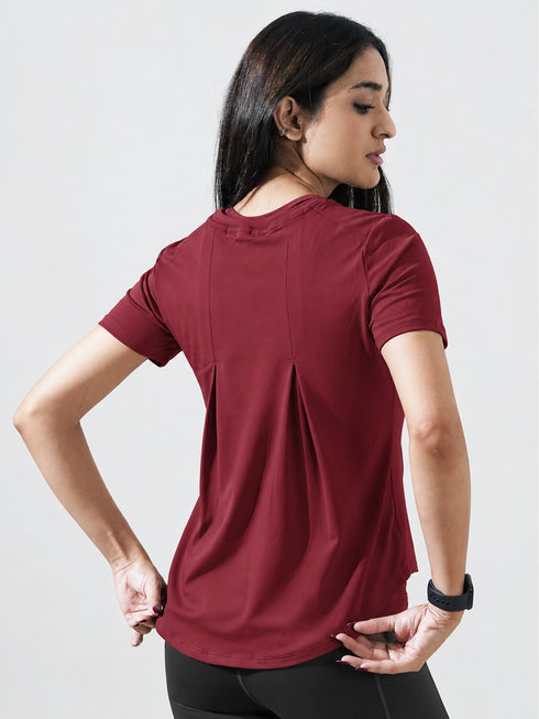Leera Motion Pleat Performance Tee in Maroon